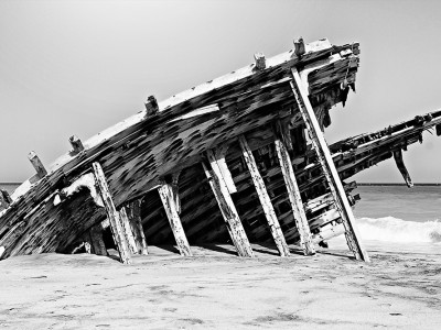 decaying-boat